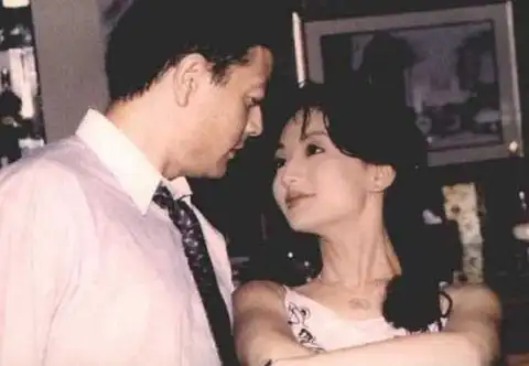 揭香妃15年前车祸内幕被甩出车外体无完肤