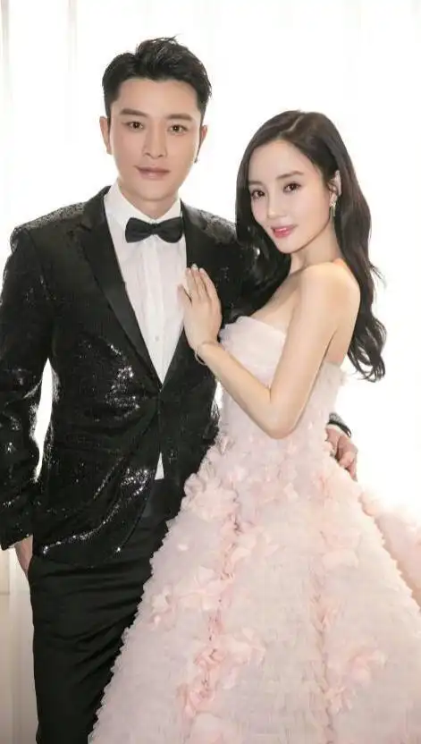 李晨和李小璐恋爱史:"美娇妻"李小璐:她的堕落史故事,比你想_藏文翻译