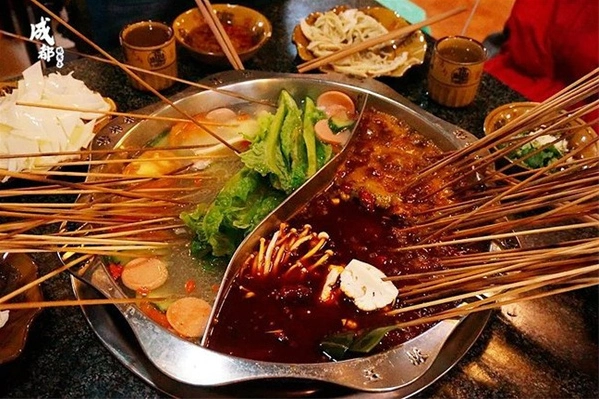 深夜在成都串串香加盟