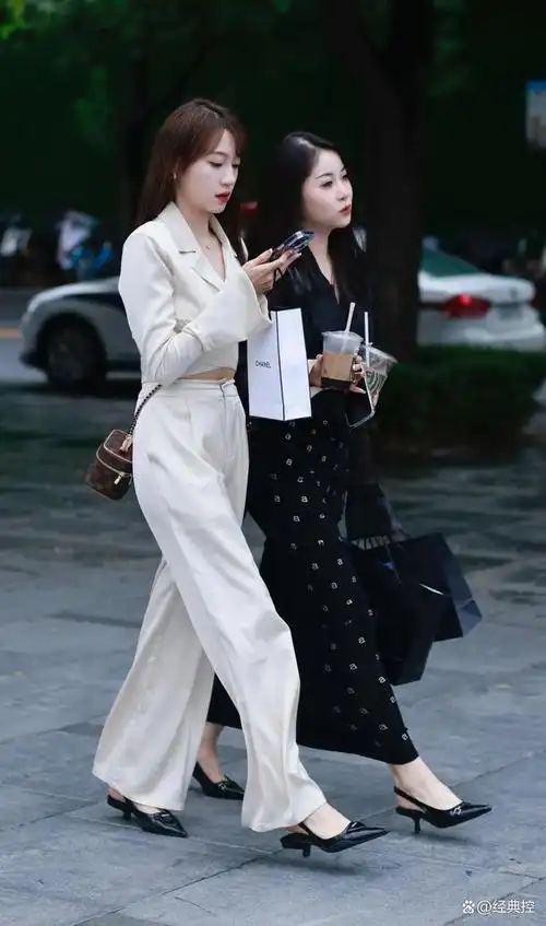 街拍:闲暇时去三里屯看美女,已成了习惯