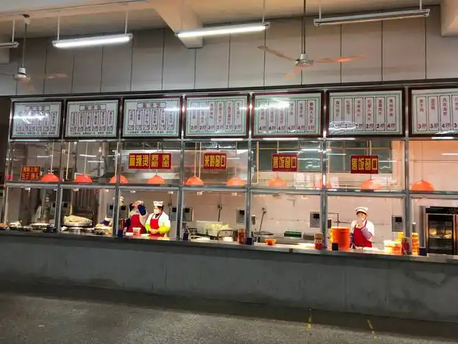 饮食服务科新学期调整食堂经营模式
