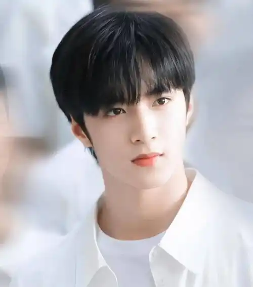 刘耀文私底下也太善良了,不仅照顾小演员,还全程用重庆话陪聊天_哥哥