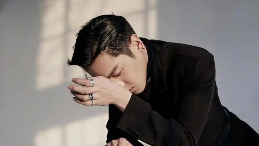 时尚型男张若昀霸气高冷写真,高清壁纸图片,大陆明星-回车桌面