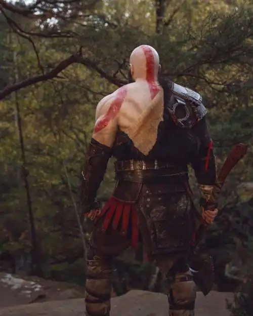 cosplay图赏国外硬汉cos战神5奎爷肌肉身材神还原