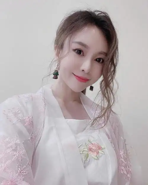 中国台湾女歌手杜忻恬