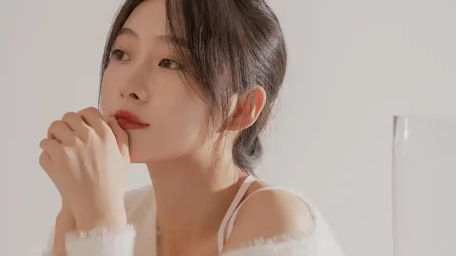 清丽秀雅清新美女高清壁纸