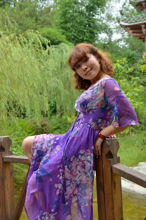 公园拍小清新美女