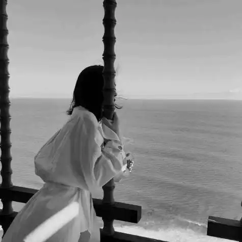 qq女生头像黑白霸气拽图片,一辈子都不想成熟起来的女人