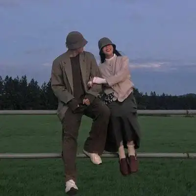 低调拥有成熟气质的新款情侣头像 简单轻熟风情侣微信头像2022_情侣