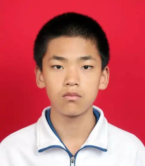 徐文军,男,2004年10月出生,厦门双十中学初二学生,美丽心灵志愿者和