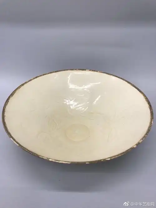 宋代定窑白釉刻花斗笠碗