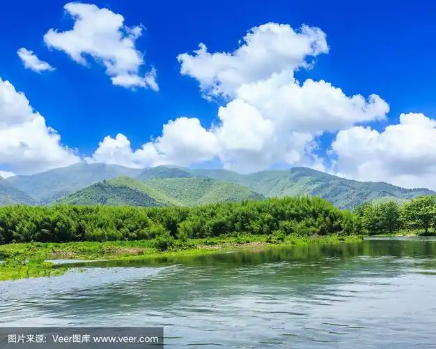 蓝天下,绿水青山