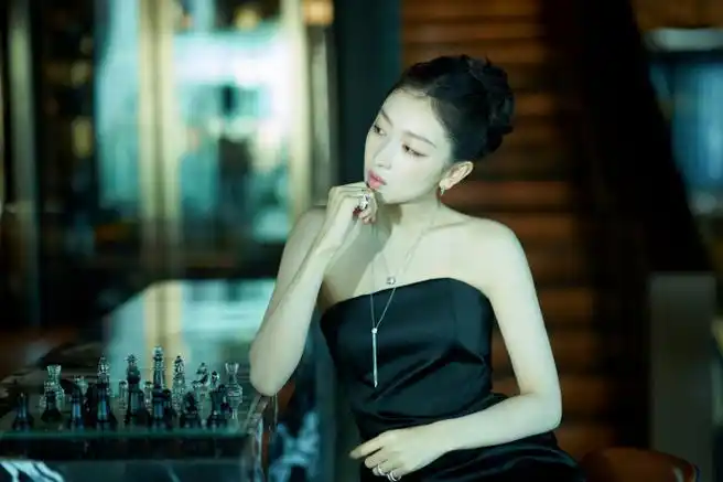 周冬雨宝诗龙全球品牌代言人