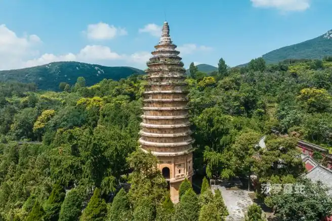 航拍#位于河南省郑州市登封市嵩阳街道太室山南麓嵩阳景区嵩岳寺内