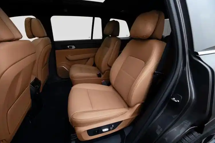 各位已提车车主和已定车准车主,你们的理想one内饰是什么颜色