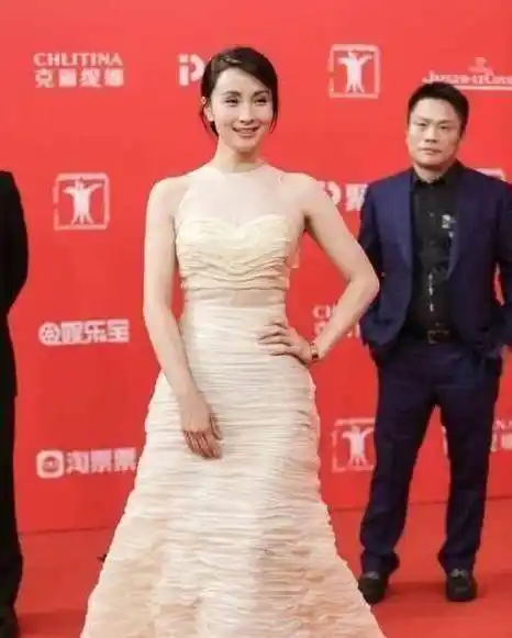 原创46岁陶虹与六位女星撞衫赢黄圣依不输马苏只输给37岁的她