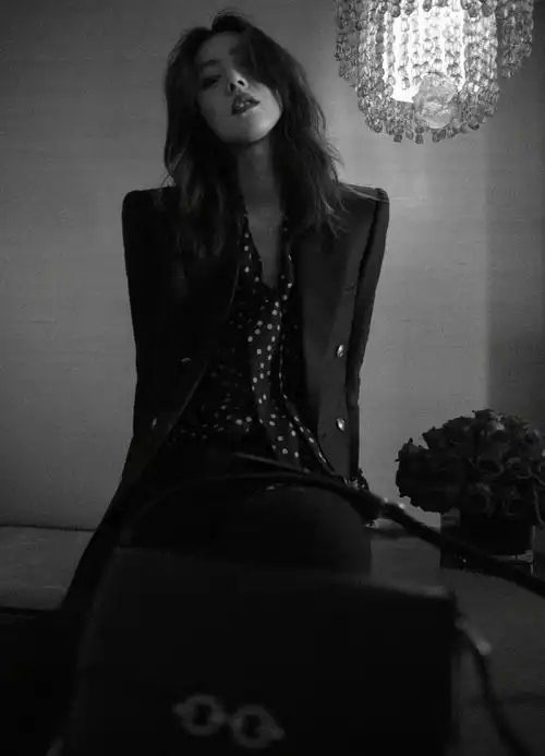 刘雯黑白氛围感大片