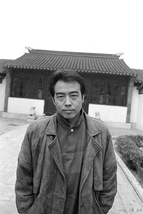 找了几张陈凯歌年轻时候的照片,真的蛮帅