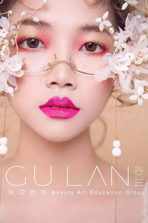 谷兰美妆教育频道的化妆造型作品《时尚大气彩妆系列》