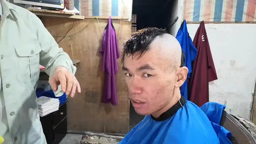 人生第一次光头|理光头|剃光头|自己理发--谨以此片来告别自己过去