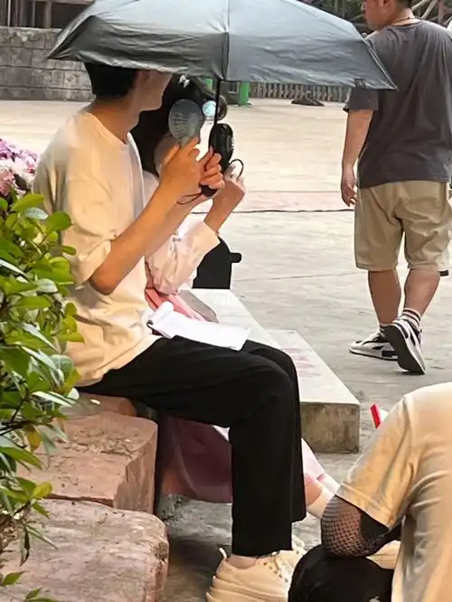 和李子璇何昶希一起拍戏啦