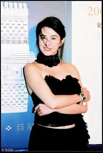 王祖贤的古典美倩女幽魂中一袭素衣迷倒了多少观众