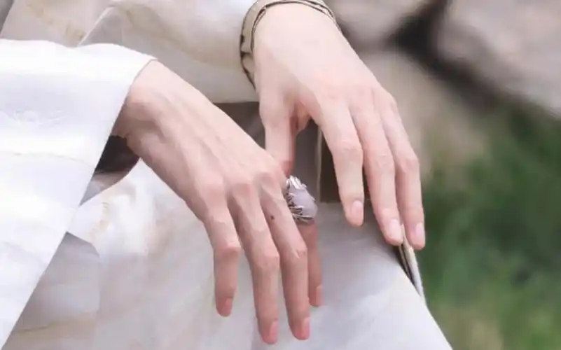 男明星的手可以单独出道系列——龚俊!