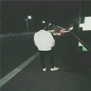 扣扣头像男生背影伤感头像大全 不要以为找你聊天就是喜欢你