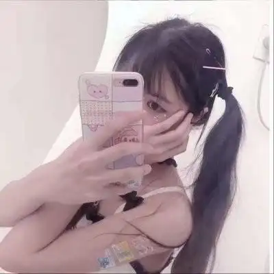 拿手机女生多人闺蜜头像