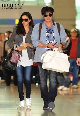 但据韩国媒体估算,此次婚礼花费近35亿韩币(约人民币2100万元)