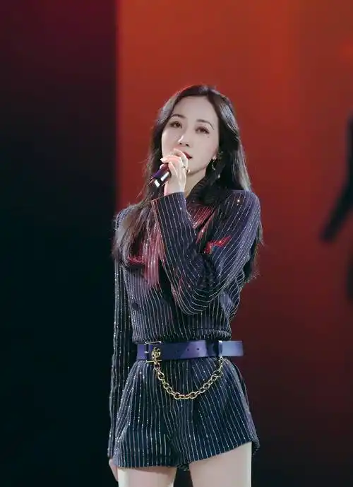 韩雪一身黑西装优雅迷人,太美了!_魅力_黑色_漂亮