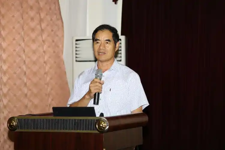 蔚蓝集团黄炳亮董事长