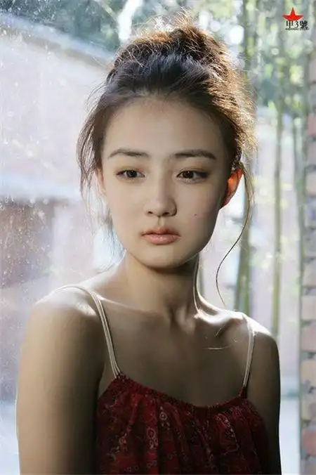 1994年12月28日出生于内蒙古呼和浩特市,由于出生于9