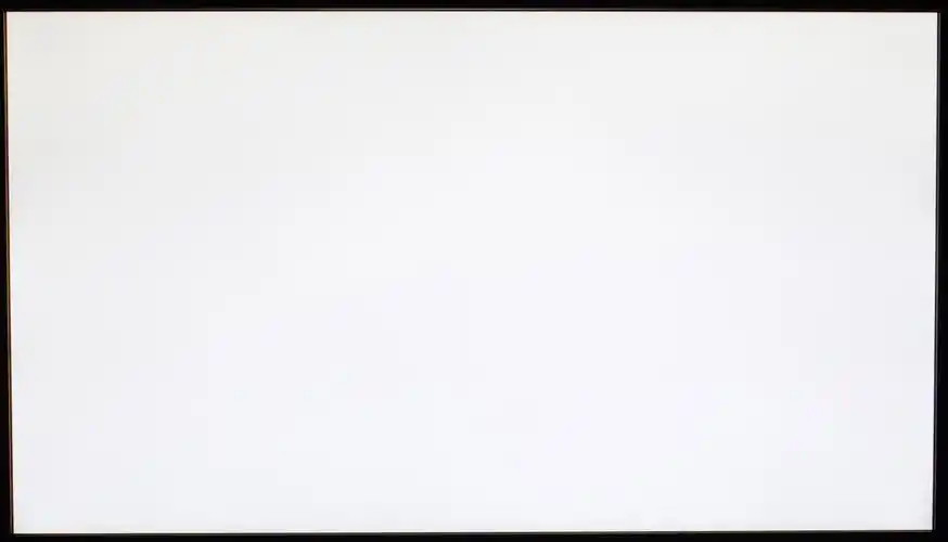 性方面,它的表现也是非常优秀,实测白色与黑色不均匀性数值都比较低