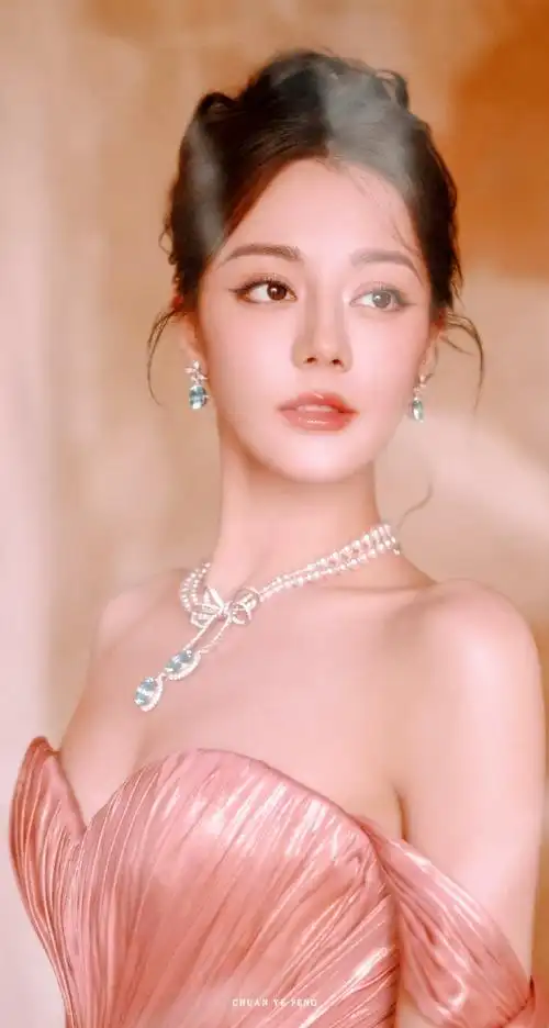 迪丽热巴扛住了顶光##迪丽热巴