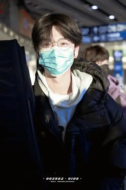 姐妹们 想看顺毛戴口罩帅哥的图!