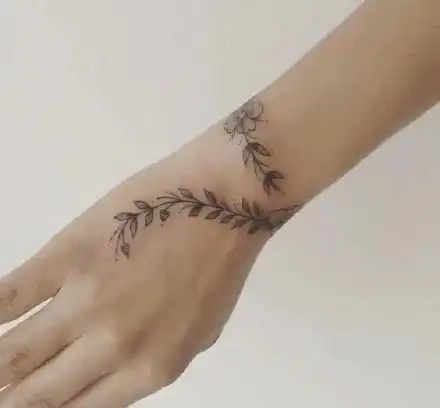 简约的手环纹身一组简单的黑色调手环纹身图案欣赏