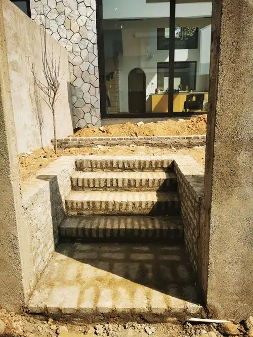 小院台阶工程已经完工.