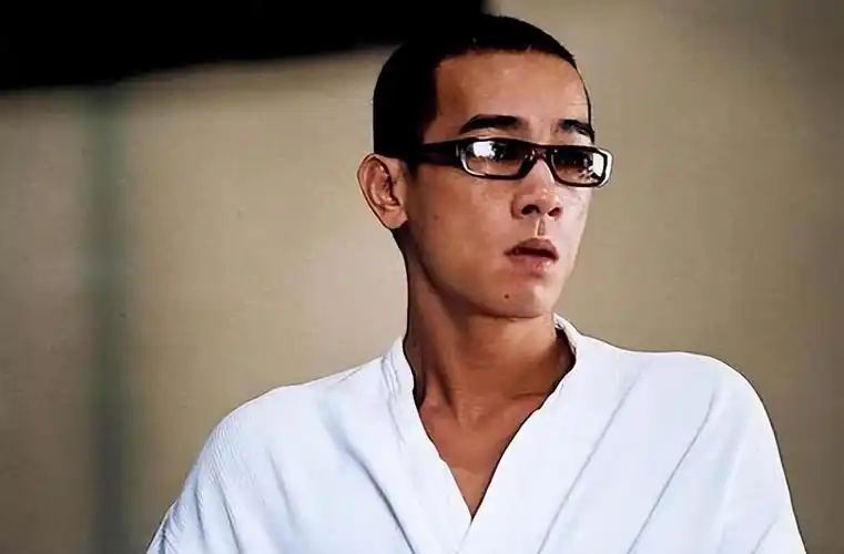 山鸡哥是陈小春吗(演员陈小春个人资料简介) - 多学号