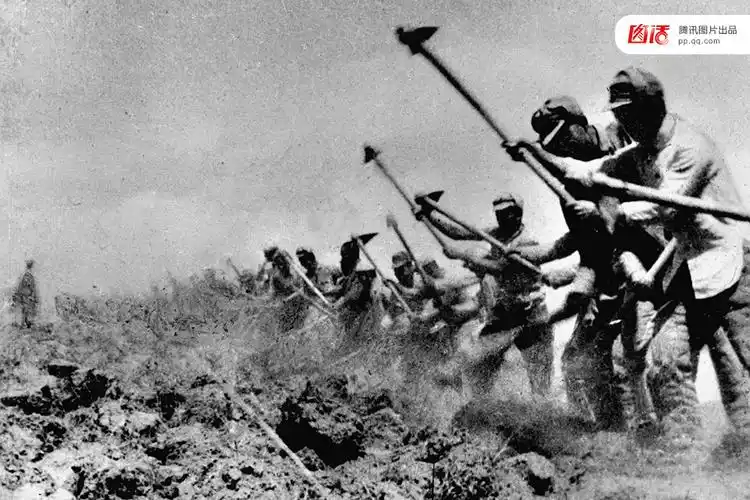 山时期,物质资源比较匮乏,革命根据地内的官兵在伙食待遇上差别不大