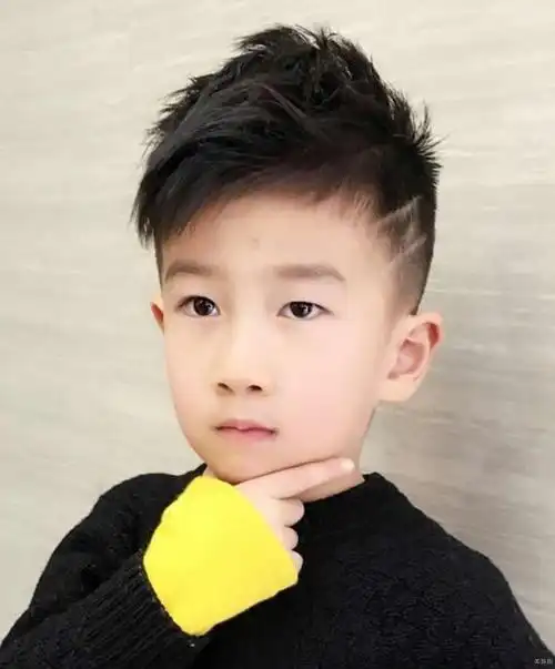 三四岁男孩剪什么发型比较好看