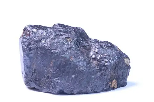 钻石陨石有融熔的壳敲,不规则的物型,内含石墨和生物碳等元素.