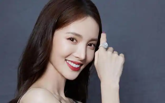 金晨胡夏同框遛狗女方敷面膜引热议网友真时间管理大师