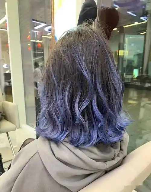 2021夏天流行渐变染短发光芒四射呀