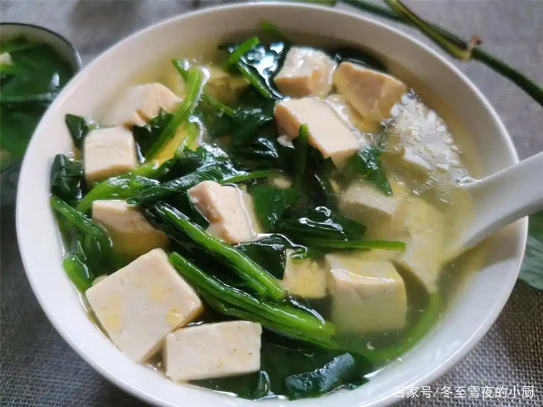 做菠菜豆腐汤,这一步骤不能少,去除草酸,做的营养,吃的健康