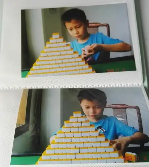 兴趣盎然地使用黄金麻将搭金字塔