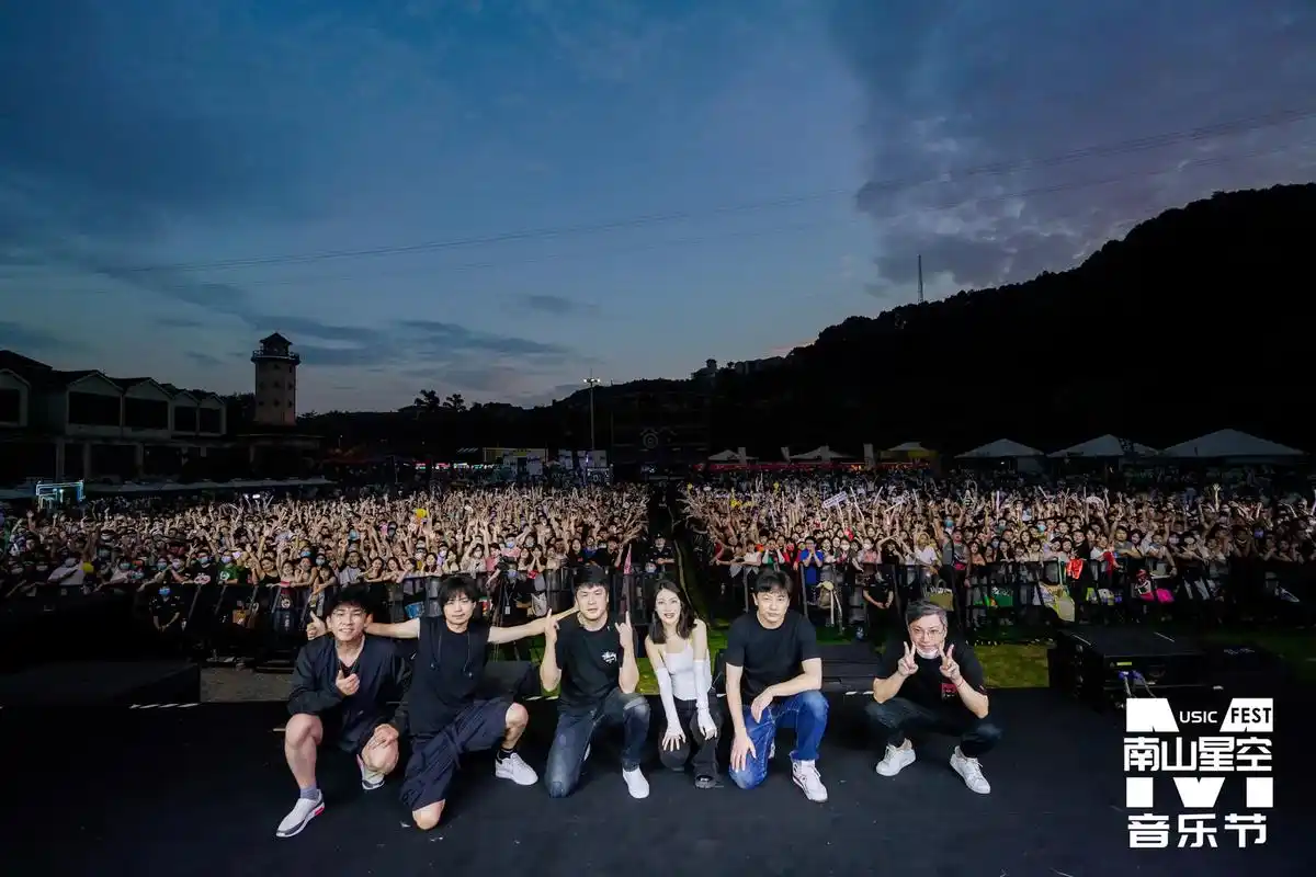 重庆的夜  &朱格乐的乐.