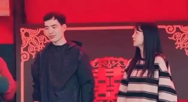 网红杜明远二次上王婆说媒舞台被观众轰下台网友都是剧本