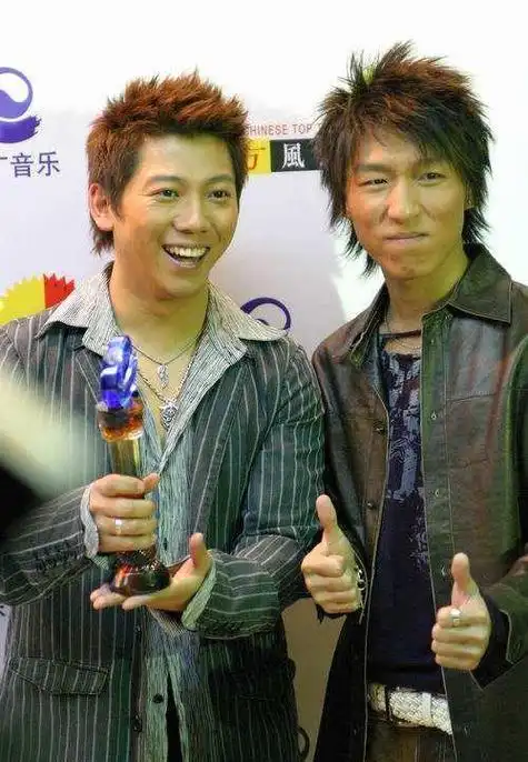 前有冯小刚后有胡海泉,明明难辞其咎,为何他们却总能独善其身?