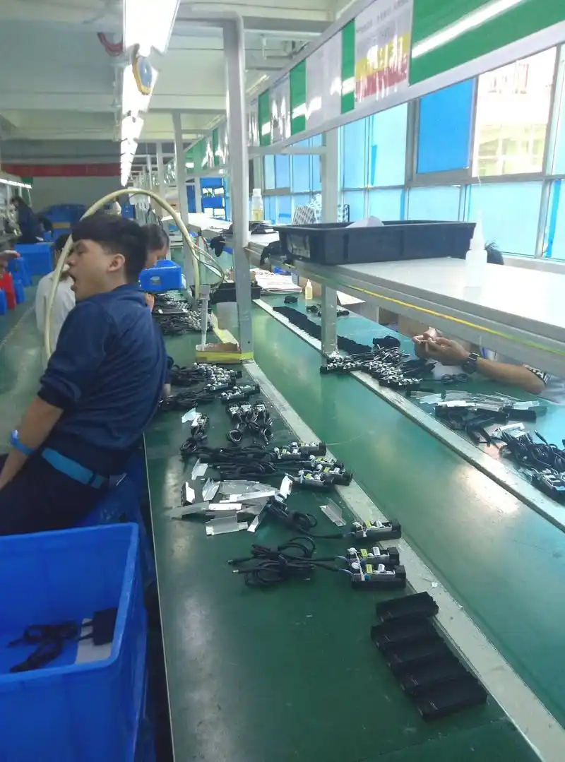 深圳某电子厂流水线上的他们每天都是这样上班的你体验过吗